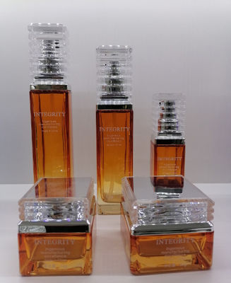 Il cosmetico di vetro del ODM del cappuccio acrilico imbottiglia Skincare che imballa 30g Amber Lotion Bottles