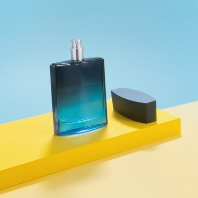 Bottiglia di profumo vuota di lusso ed elegante in vetro quadrato da 100 ml con spruzzatore a pompa, colore nero e blu sfumato, collo da 15 mm