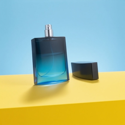 Bottiglia di profumo vuota di lusso ed elegante in vetro quadrato da 100 ml con spruzzatore a pompa, colore nero e blu sfumato, collo da 15 mm