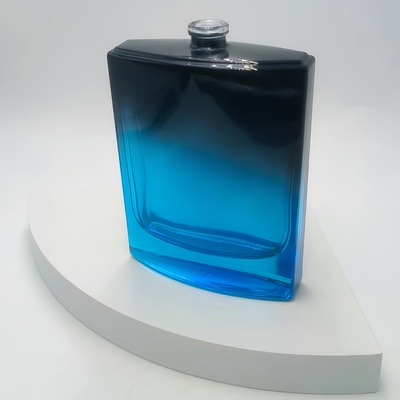 Bottiglia di profumo vuota di lusso ed elegante in vetro quadrato da 100 ml con spruzzatore a pompa, colore nero e blu sfumato, collo da 15 mm