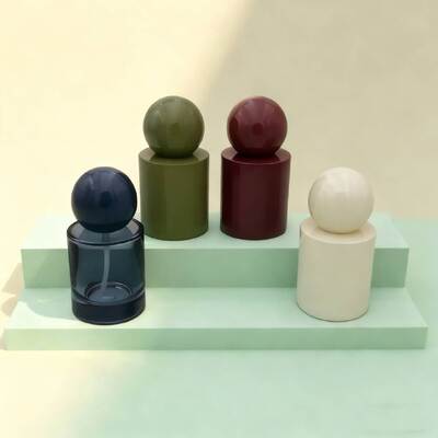 Flaconi di profumo di lusso in vetro personalizzati da 30ml e 50ml  Bottiglia di vetro con nebulizzatore o pompa per siero Tappo a sfera rotondo per prodotto siero