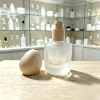 Flacone in vetro di lusso da 30 ml per fondotinta, fondo spesso e rotondo, spalla piatta, tappo di forma speciale, contenitore in vetro per fondotinta liquido